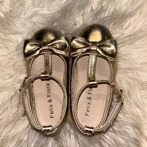 7c Felix & flora gold dress shoes